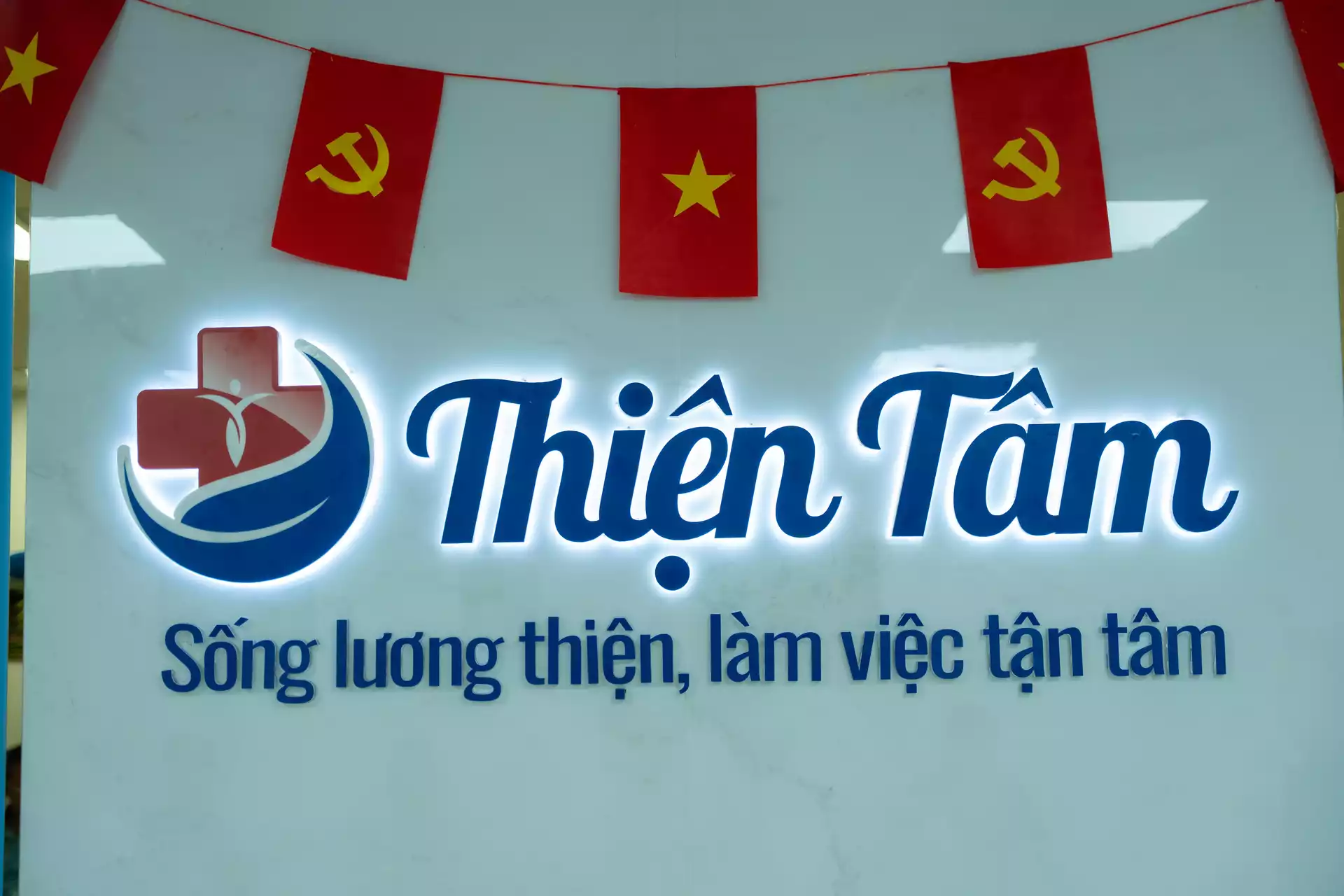 Thien Tam Clinic reception brand wall